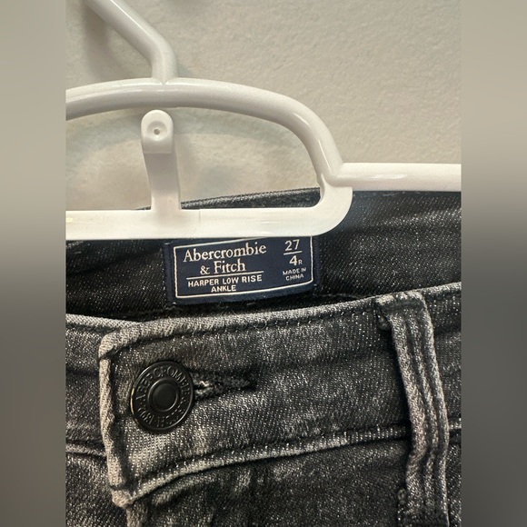 Abercrombie & Fitch Harper low-rise Jeans. Women’s 27 - Picture 3 of 5
